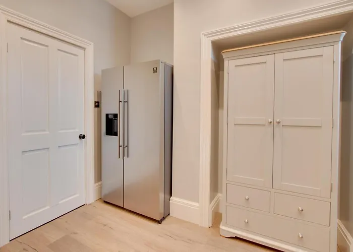 2 Bed In Oc-s043 * Scarborough